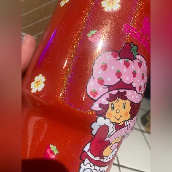 Strawberry shortcake 20oz Stanley tumbler - Picture 5 of 6